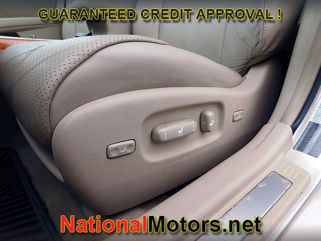 Toyota Avalon Vehicle Full-screen Gallery Image 20