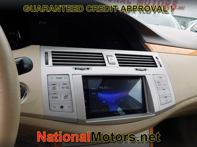 Toyota Avalon Vehicle Full-screen Gallery Image 21