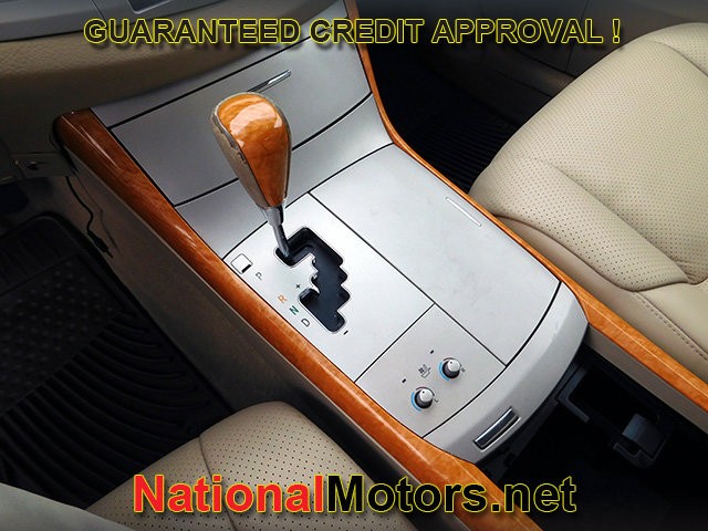Toyota Avalon Vehicle Full-screen Gallery Image 23