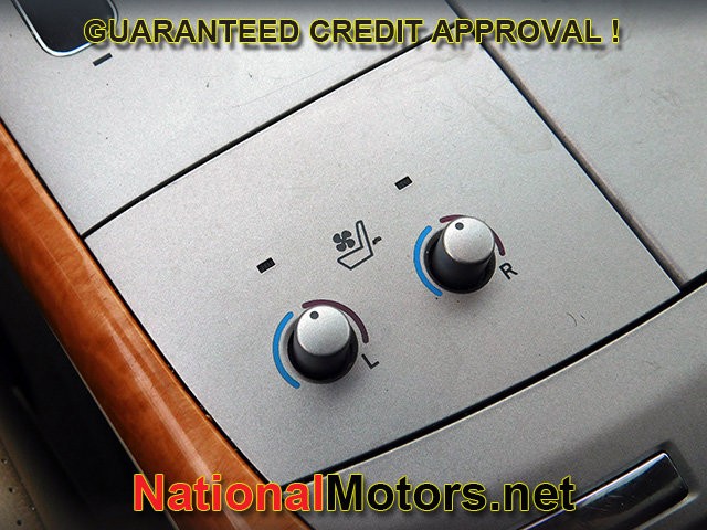 Toyota Avalon Vehicle Full-screen Gallery Image 24