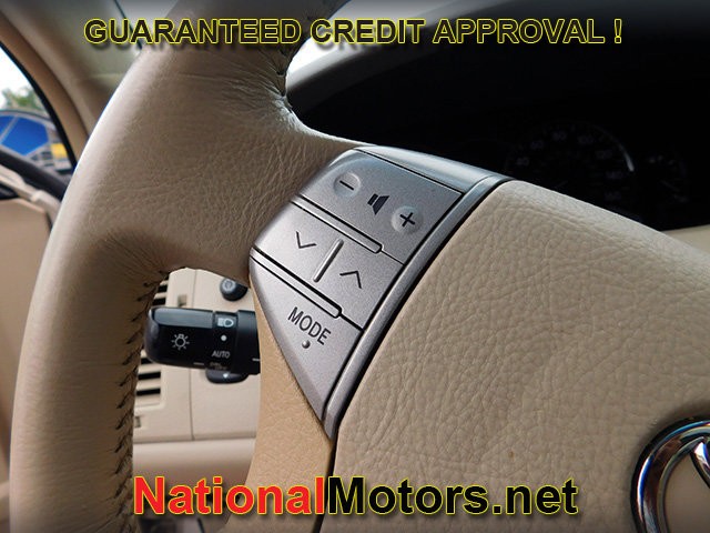 Toyota Avalon Vehicle Full-screen Gallery Image 26