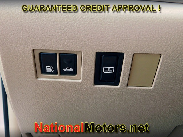 Toyota Avalon Vehicle Full-screen Gallery Image 28