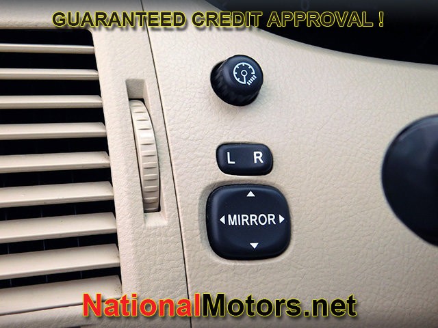 Toyota Avalon Vehicle Full-screen Gallery Image 29