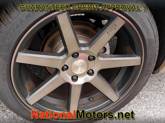 Toyota Avalon Vehicle Full-screen Gallery Image 31