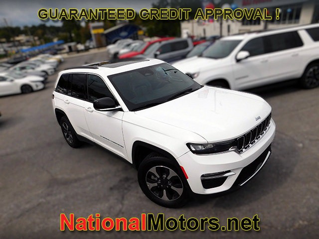 Jeep Grand Cherokee 4xe Vehicle Full-screen Gallery Image 02