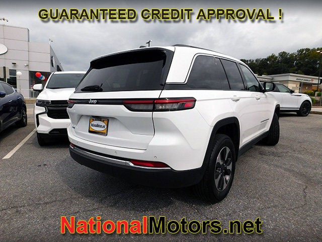 Jeep Grand Cherokee 4xe Vehicle Full-screen Gallery Image 05