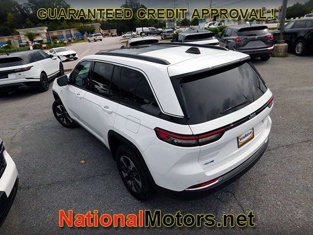 Jeep Grand Cherokee 4xe Vehicle Full-screen Gallery Image 07