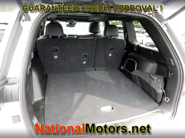 Jeep Grand Cherokee 4xe Vehicle Full-screen Gallery Image 09