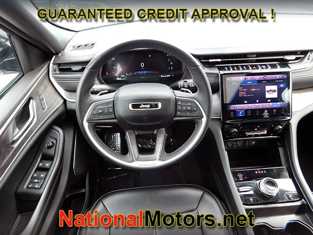 Jeep Grand Cherokee 4xe Vehicle Full-screen Gallery Image 16