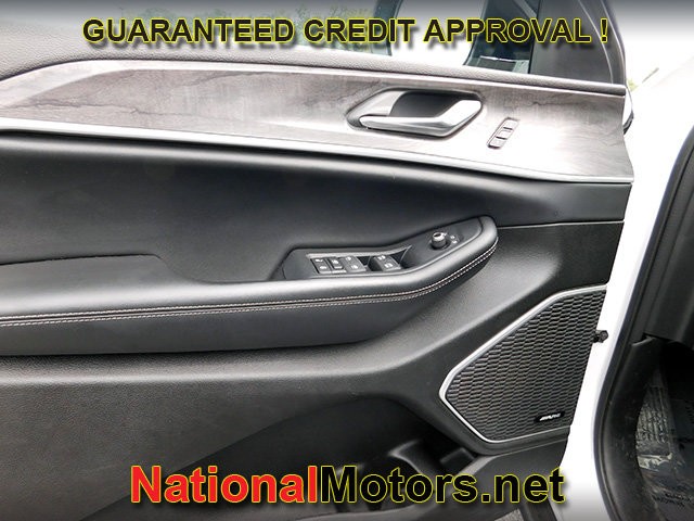 Jeep Grand Cherokee 4xe Vehicle Full-screen Gallery Image 19