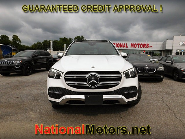 Mercedes-Benz GLE Vehicle Full-screen Gallery Image 02