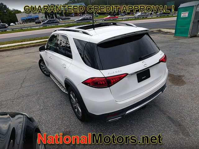 Mercedes-Benz GLE Vehicle Full-screen Gallery Image 06