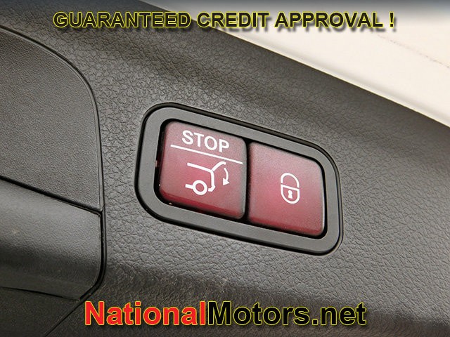 Mercedes-Benz GLE Vehicle Full-screen Gallery Image 08