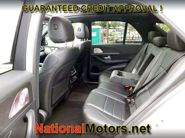 Mercedes-Benz GLE Vehicle Full-screen Gallery Image 10