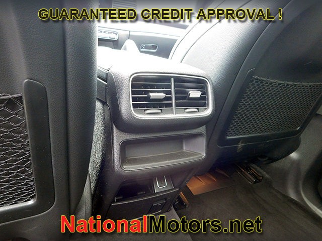 Mercedes-Benz GLE Vehicle Full-screen Gallery Image 11