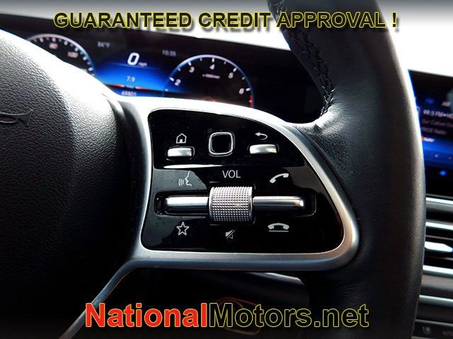 Mercedes-Benz GLE Vehicle Full-screen Gallery Image 21
