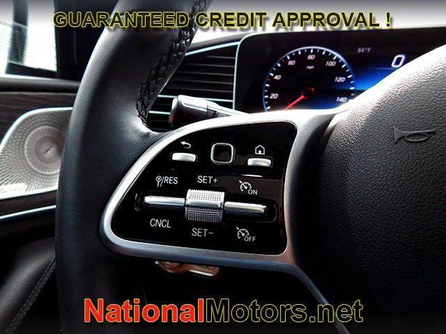 Mercedes-Benz GLE Vehicle Full-screen Gallery Image 22