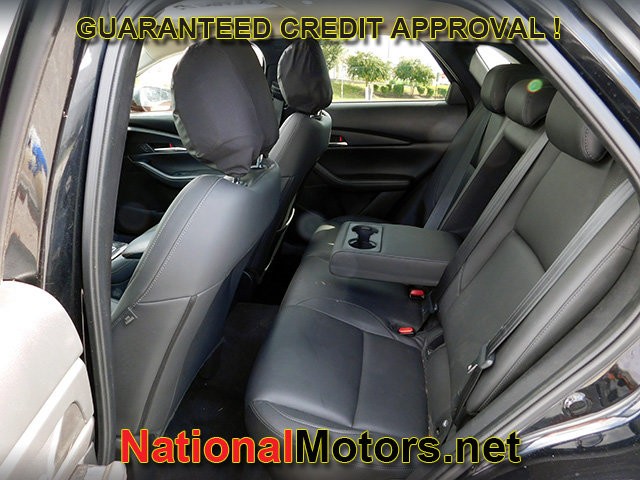Mazda CX-30 Vehicle Full-screen Gallery Image 11