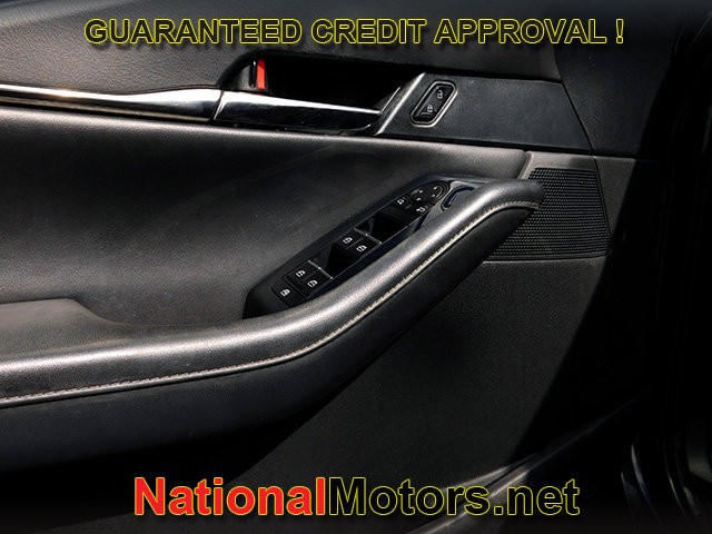 Mazda CX-30 Vehicle Full-screen Gallery Image 13