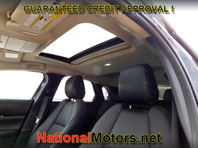 Mazda CX-30 Vehicle Full-screen Gallery Image 14