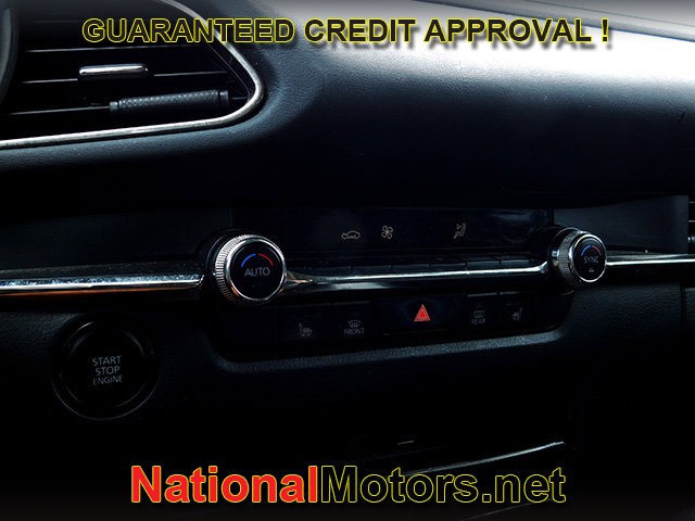 Mazda CX-30 Vehicle Full-screen Gallery Image 18