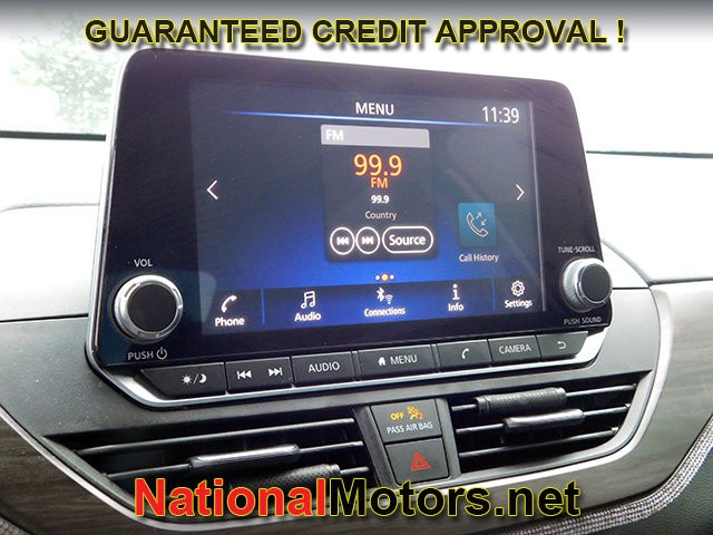 Nissan Altima Vehicle Full-screen Gallery Image 15