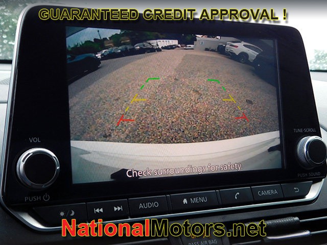 Nissan Altima Vehicle Full-screen Gallery Image 16