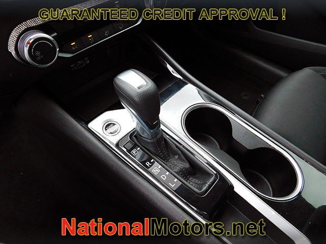 Nissan Altima Vehicle Full-screen Gallery Image 17