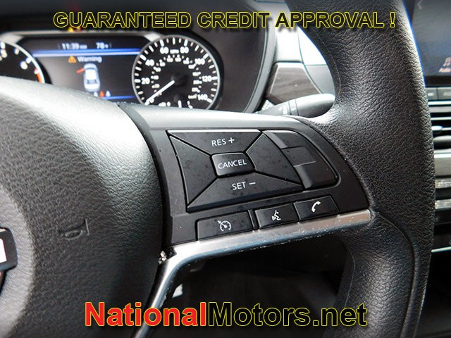 Nissan Altima Vehicle Full-screen Gallery Image 18