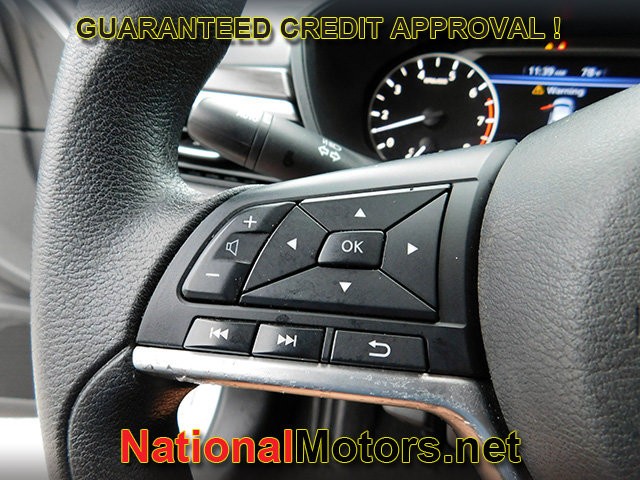 Nissan Altima Vehicle Full-screen Gallery Image 19