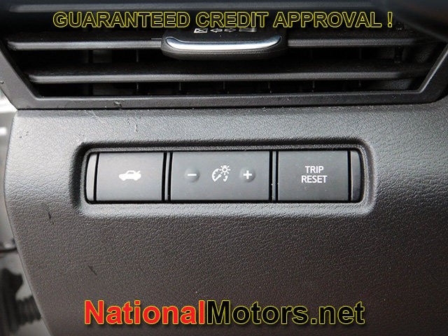 Nissan Altima Vehicle Full-screen Gallery Image 21
