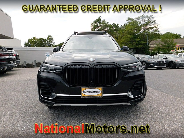 BMW X7 Vehicle Full-screen Gallery Image 03