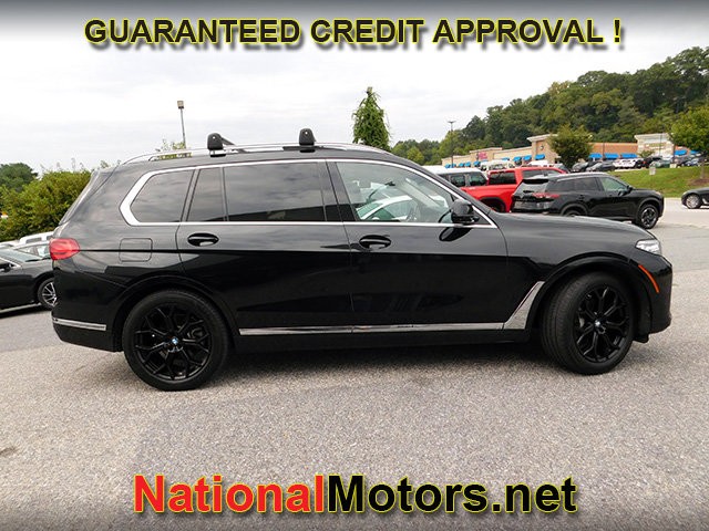 BMW X7 Vehicle Full-screen Gallery Image 05
