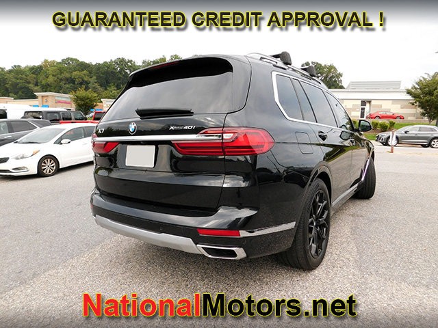 BMW X7 Vehicle Full-screen Gallery Image 06
