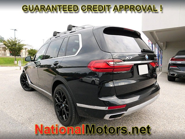 BMW X7 Vehicle Full-screen Gallery Image 07