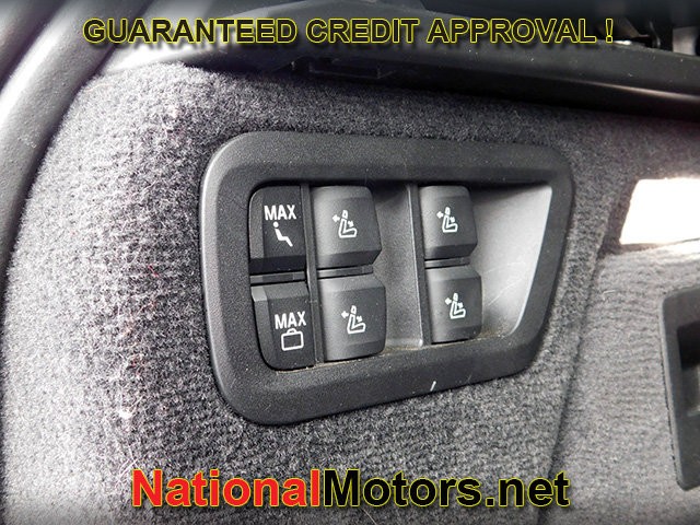 BMW X7 Vehicle Full-screen Gallery Image 09
