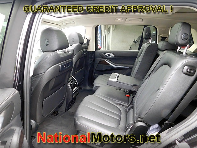 BMW X7 Vehicle Full-screen Gallery Image 14