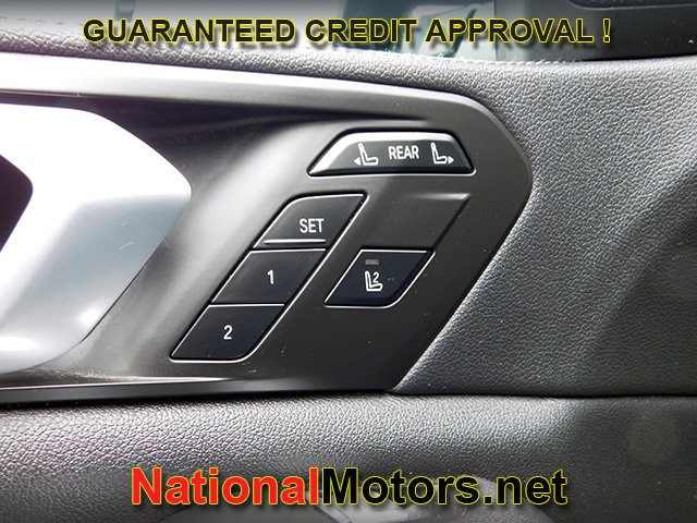 BMW X7 Vehicle Full-screen Gallery Image 19