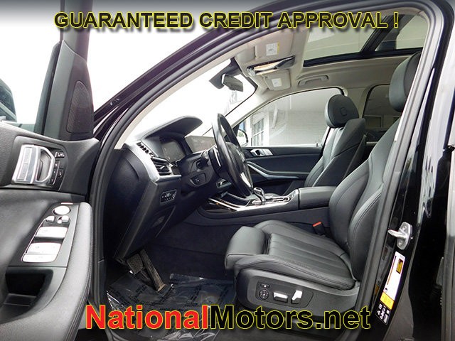 BMW X7 Vehicle Full-screen Gallery Image 20