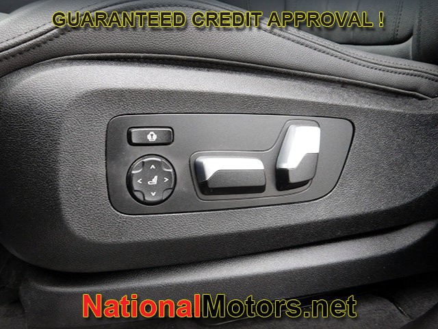 BMW X7 Vehicle Full-screen Gallery Image 21