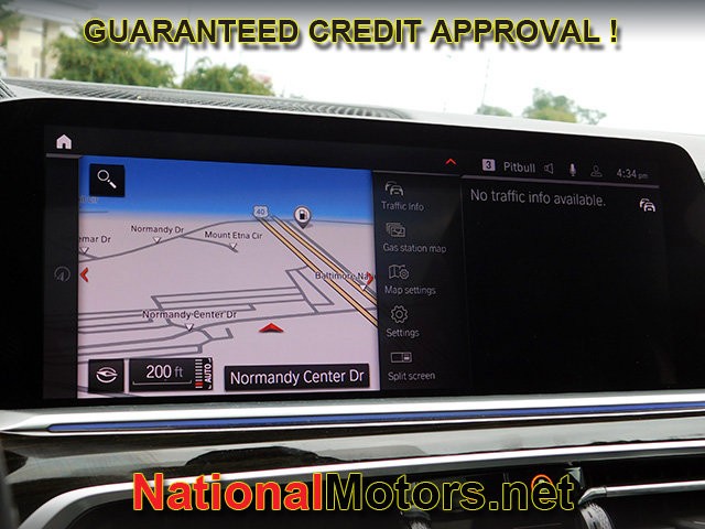 BMW X7 Vehicle Full-screen Gallery Image 24