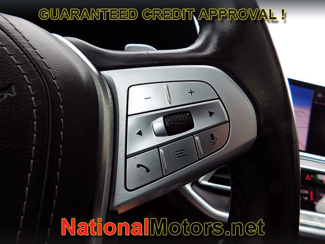 BMW X7 Vehicle Full-screen Gallery Image 27
