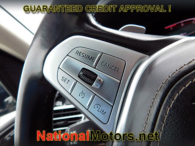 BMW X7 Vehicle Full-screen Gallery Image 28
