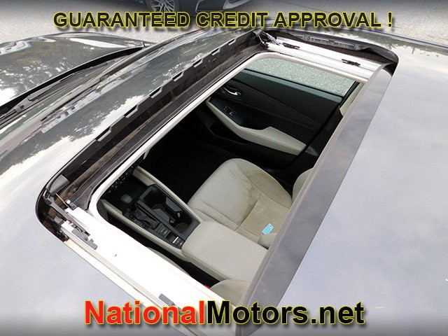 Honda Accord Sedan Vehicle Full-screen Gallery Image 09