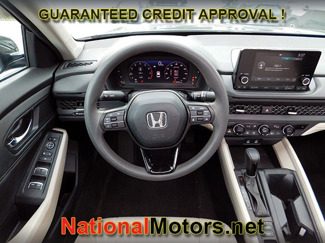 Honda Accord Sedan Vehicle Full-screen Gallery Image 12