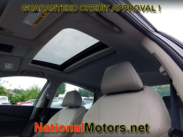 Honda Accord Sedan Vehicle Full-screen Gallery Image 14