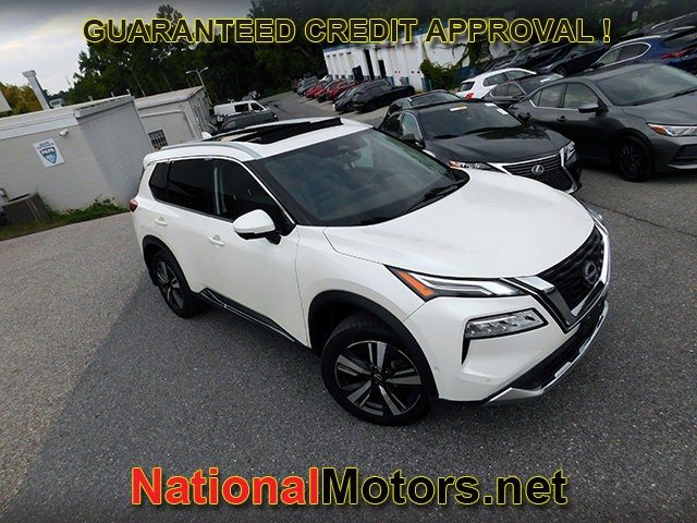 Nissan Rogue Vehicle Full-screen Gallery Image 02