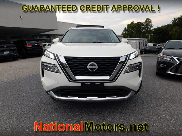 Nissan Rogue Vehicle Full-screen Gallery Image 03