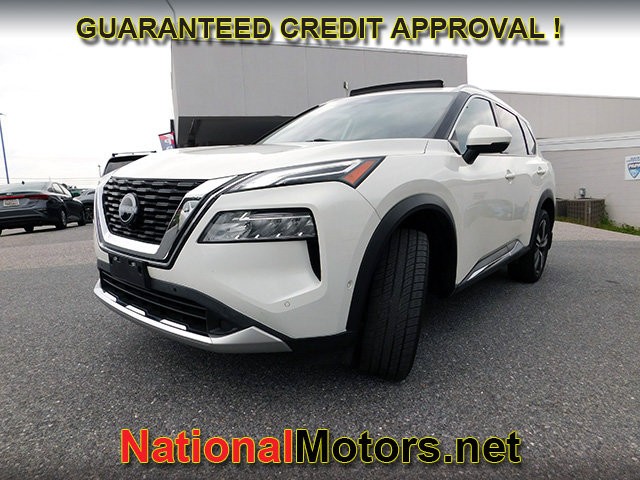 Nissan Rogue Vehicle Full-screen Gallery Image 04