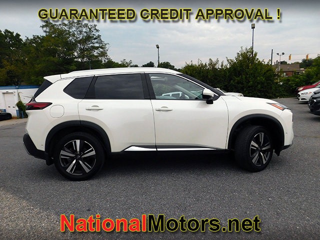 Nissan Rogue Vehicle Full-screen Gallery Image 05